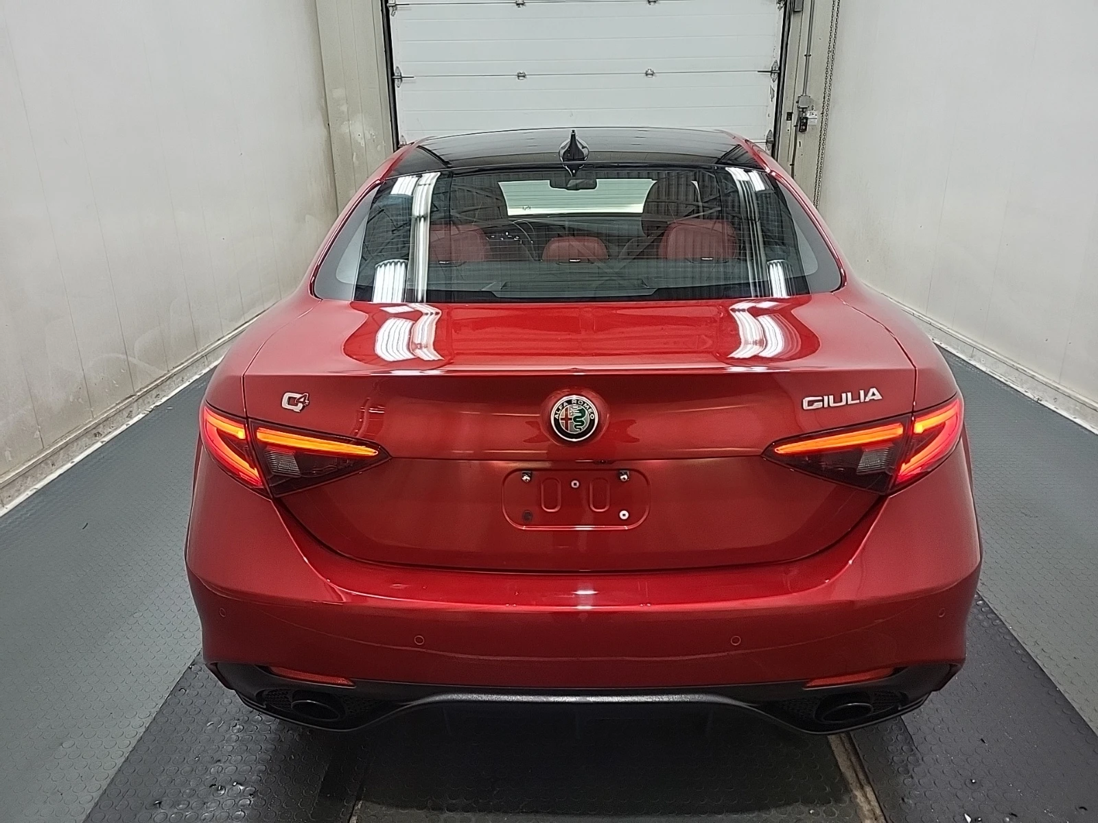 Alfa Romeo Giulia * VELOCE * 8ZF * CARFAX * ВЪЗМОЖНОСТ ЗА ФИНАНСИРАН - изображение 4