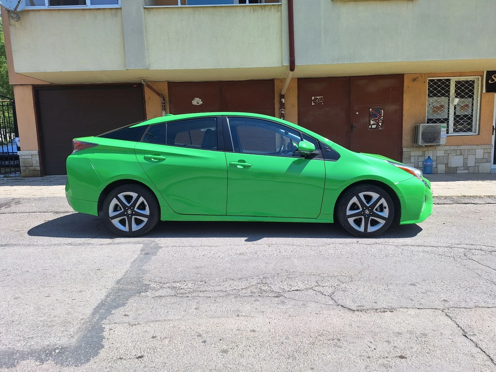 Toyota Prius 1.8 HYBRID  - изображение 2