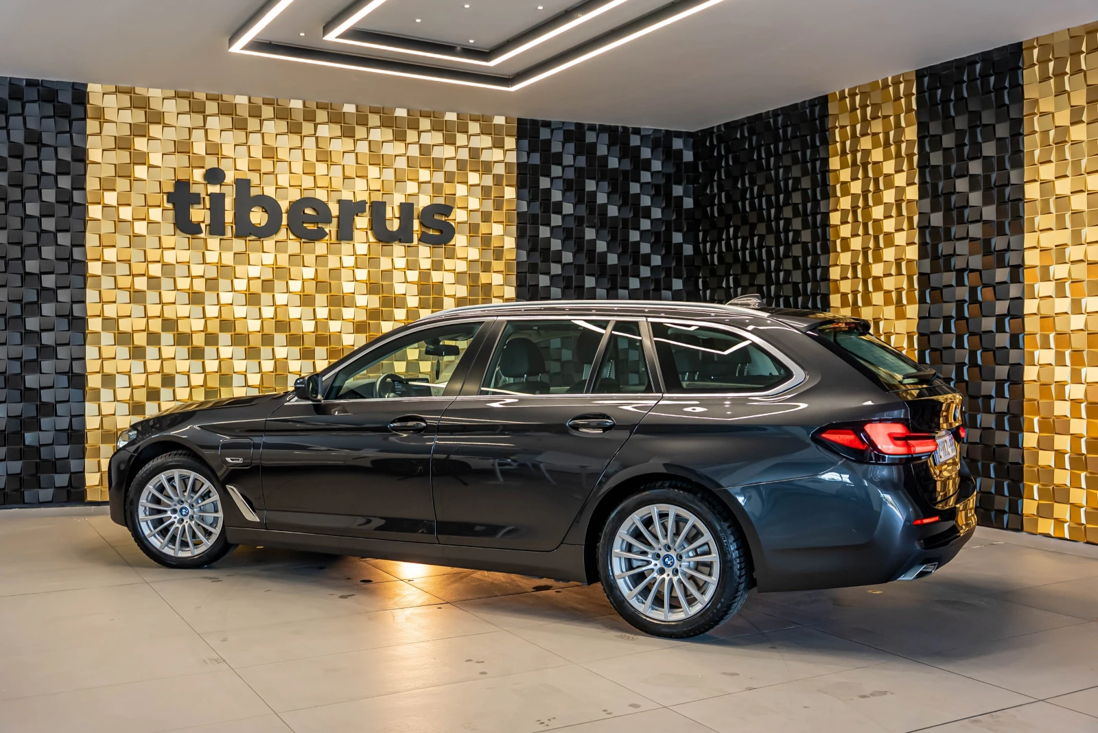 BMW 530E Plug-In Hybrid - изображение 6