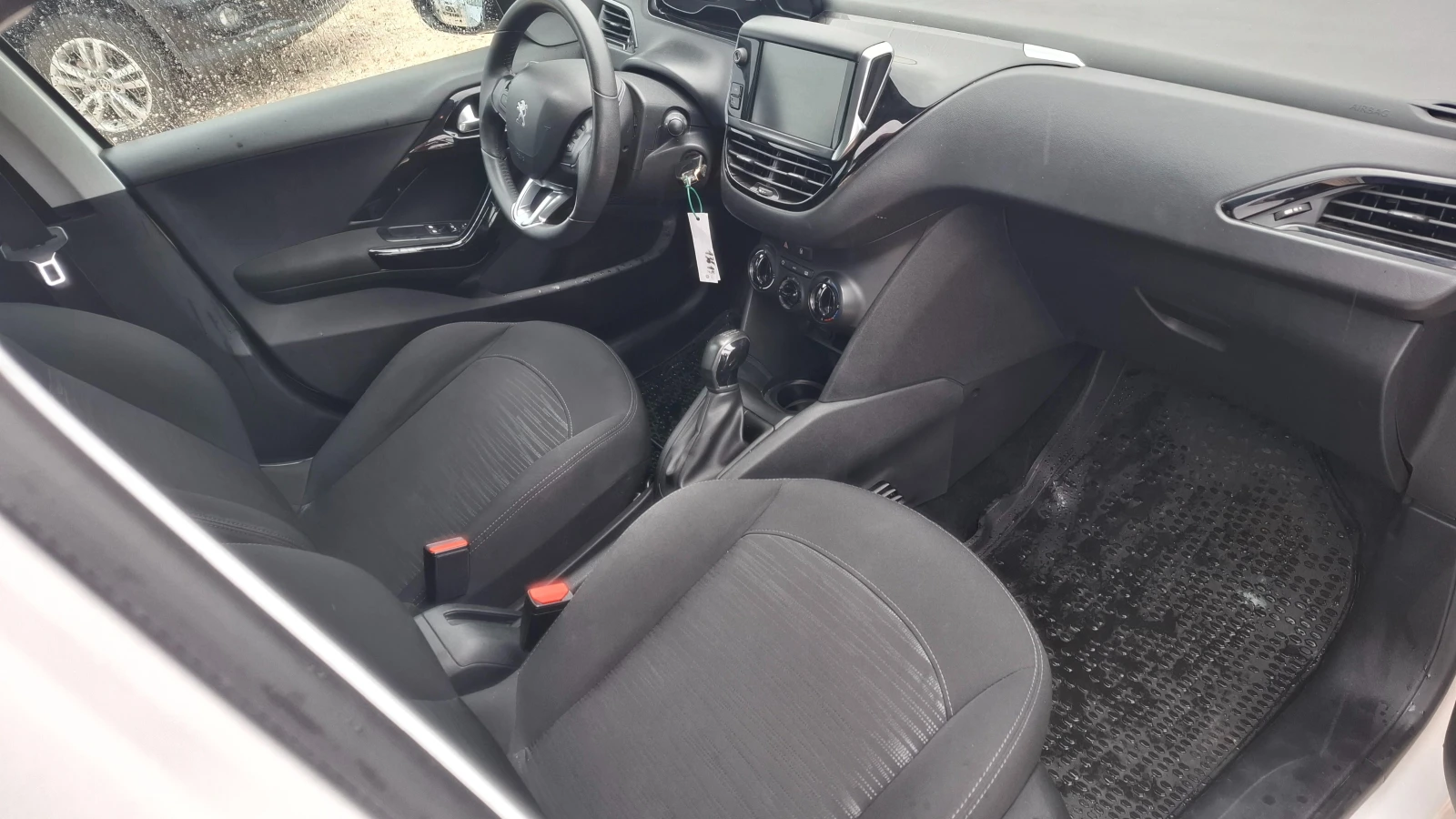 Peugeot 208 1.5 2020 год. | Mobile.bg — изображение 11