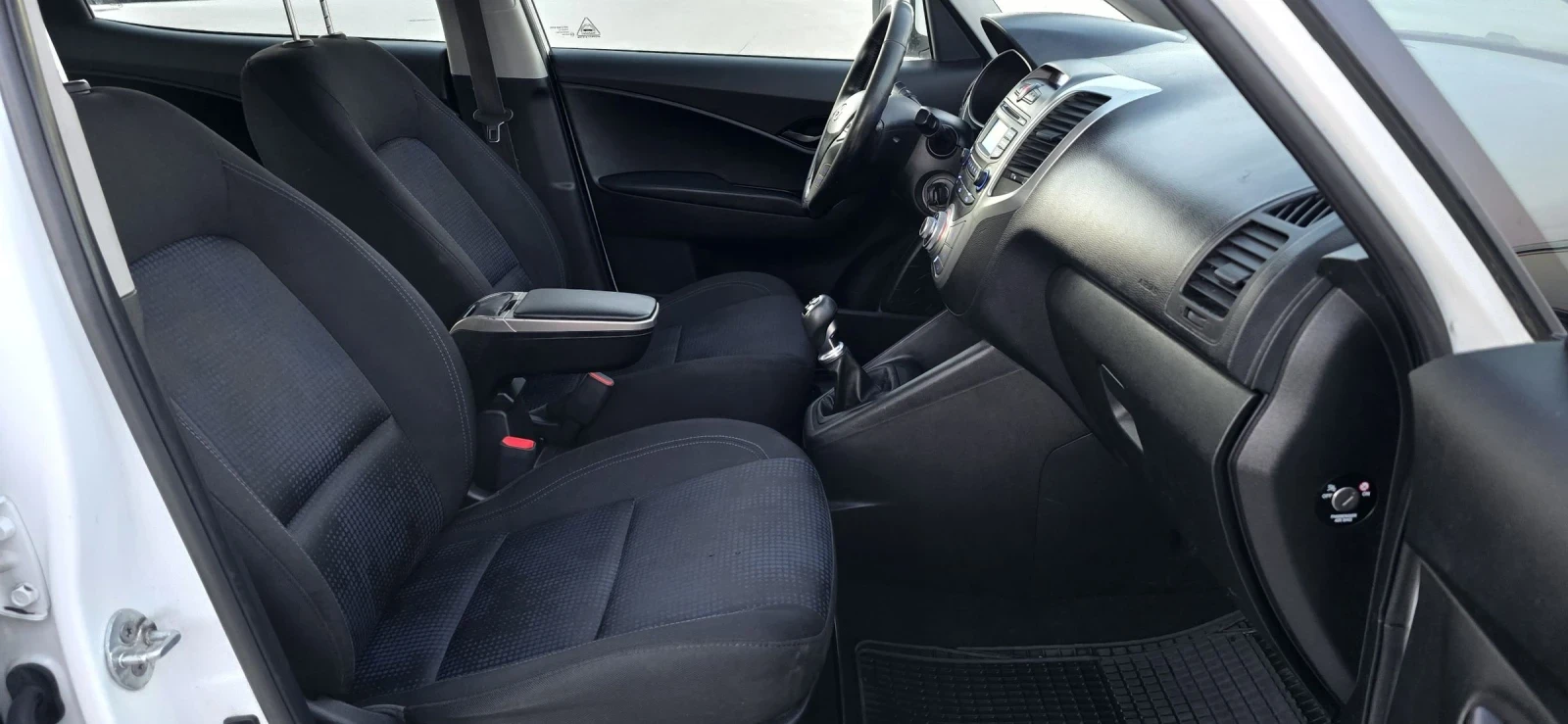 Hyundai Ix20, снимка 10 - Автомобили и джипове - 53851120