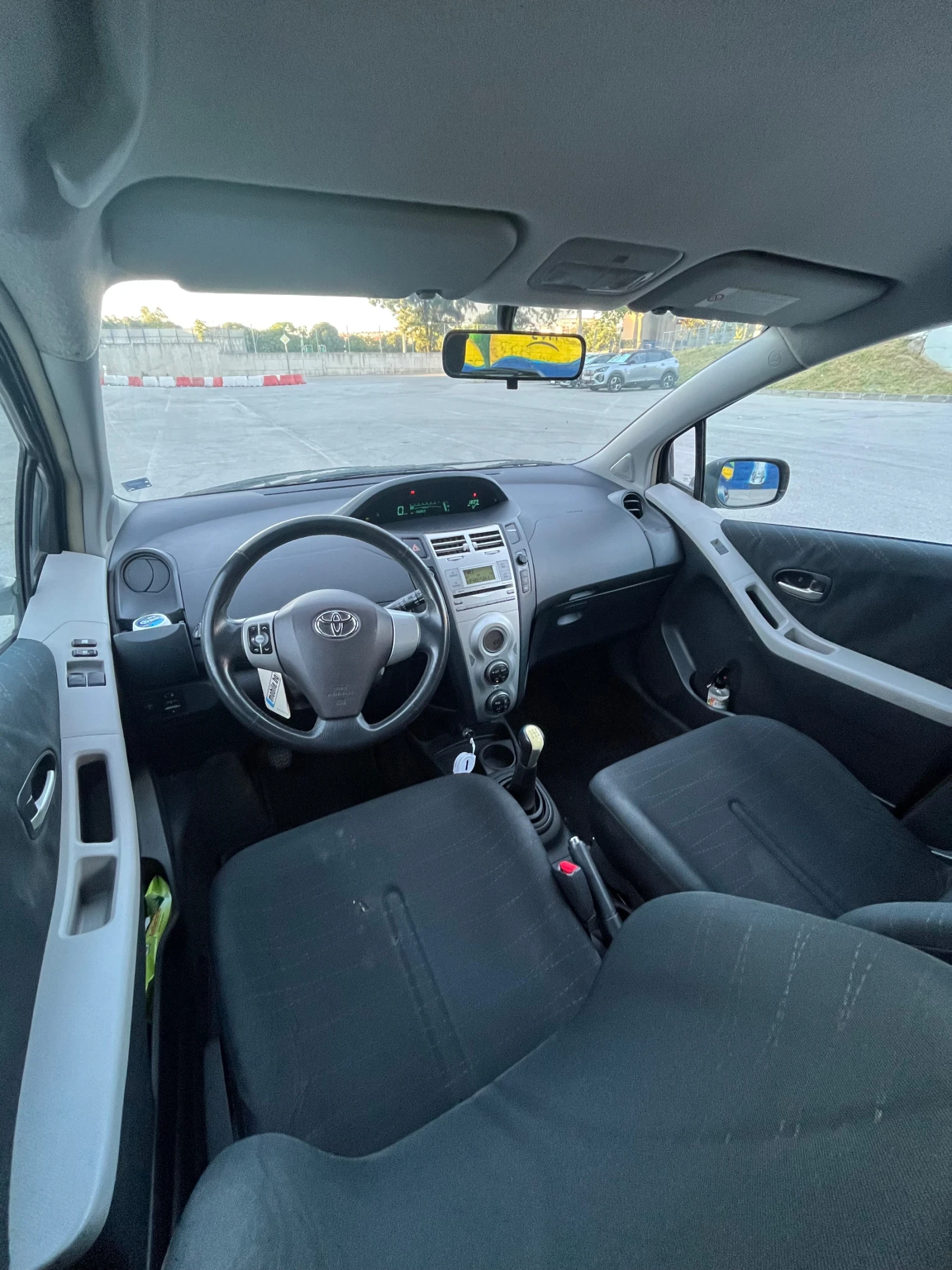 Toyota Yaris Toyota Yaris 1.3/ 87 к.с. | Икономична | Обслужена, снимка 7 - Автомобили и джипове - 54714930