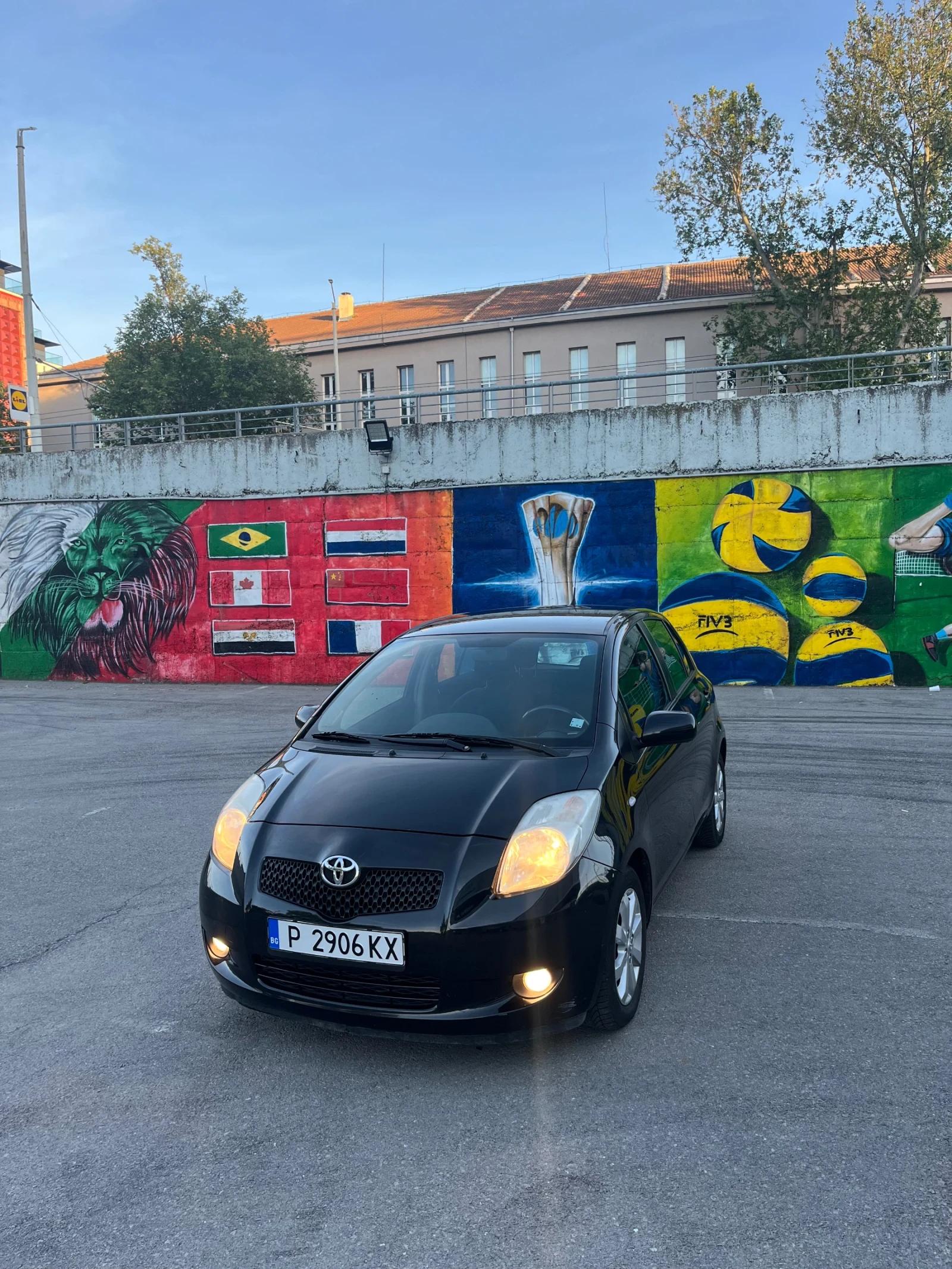 Toyota Yaris Toyota Yaris 1.3/ 87 к.с. | Икономична | Обслужена
