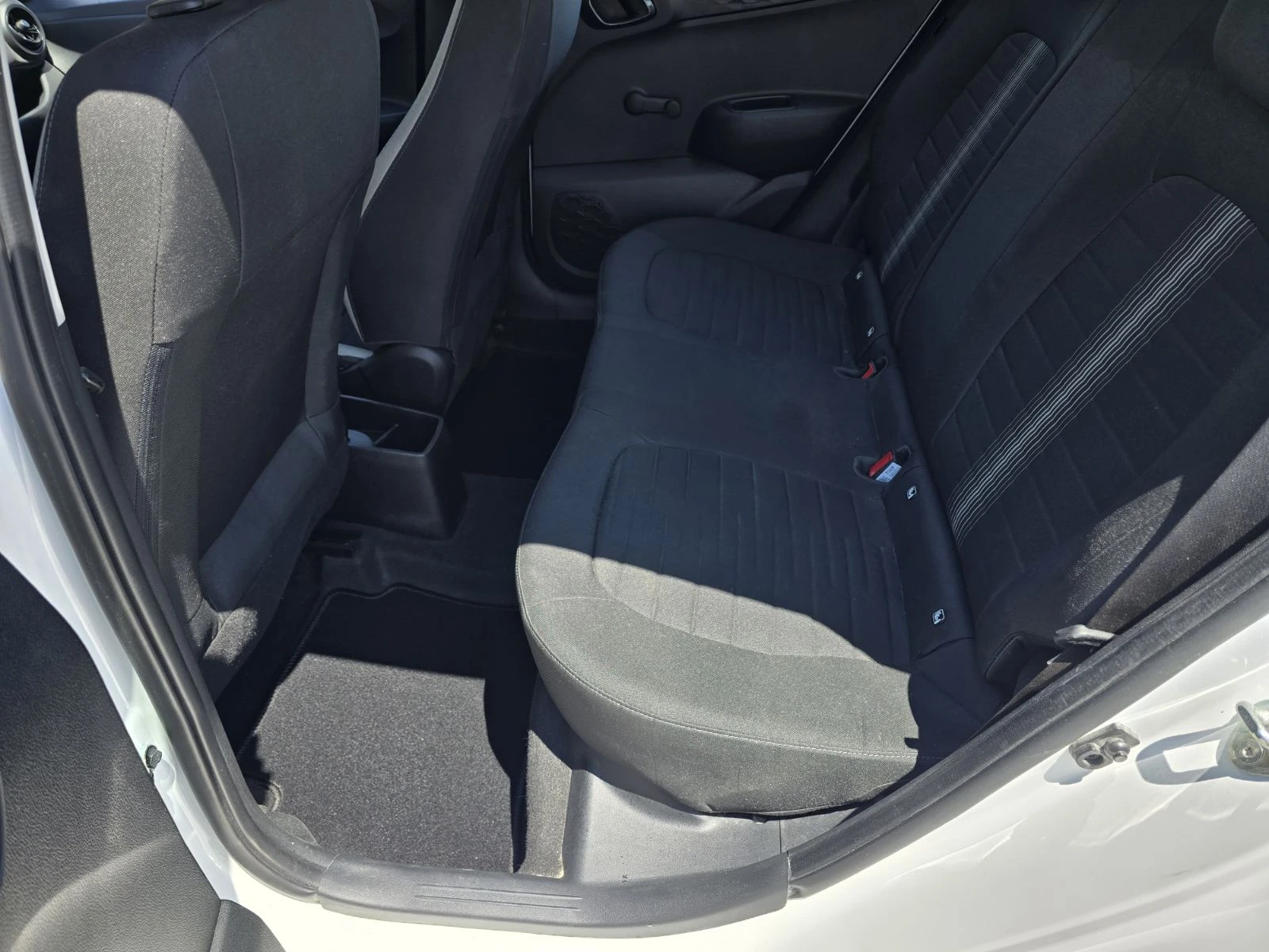 Hyundai I10 1.0 MPi, снимка 13 - Автомобили и джипове - 54792349