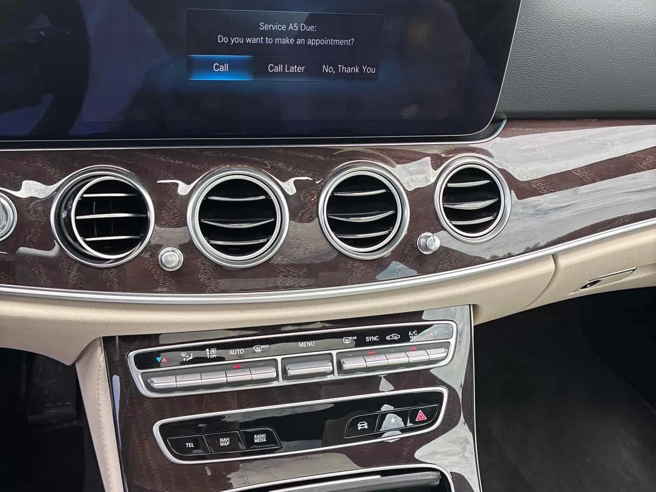 Mercedes-Benz E 450 BURMESTER/ОБДУХВАНЕ/ПАНОРАМА/360/OT MERCEDES, снимка 10 - Автомобили и джипове - 54857528