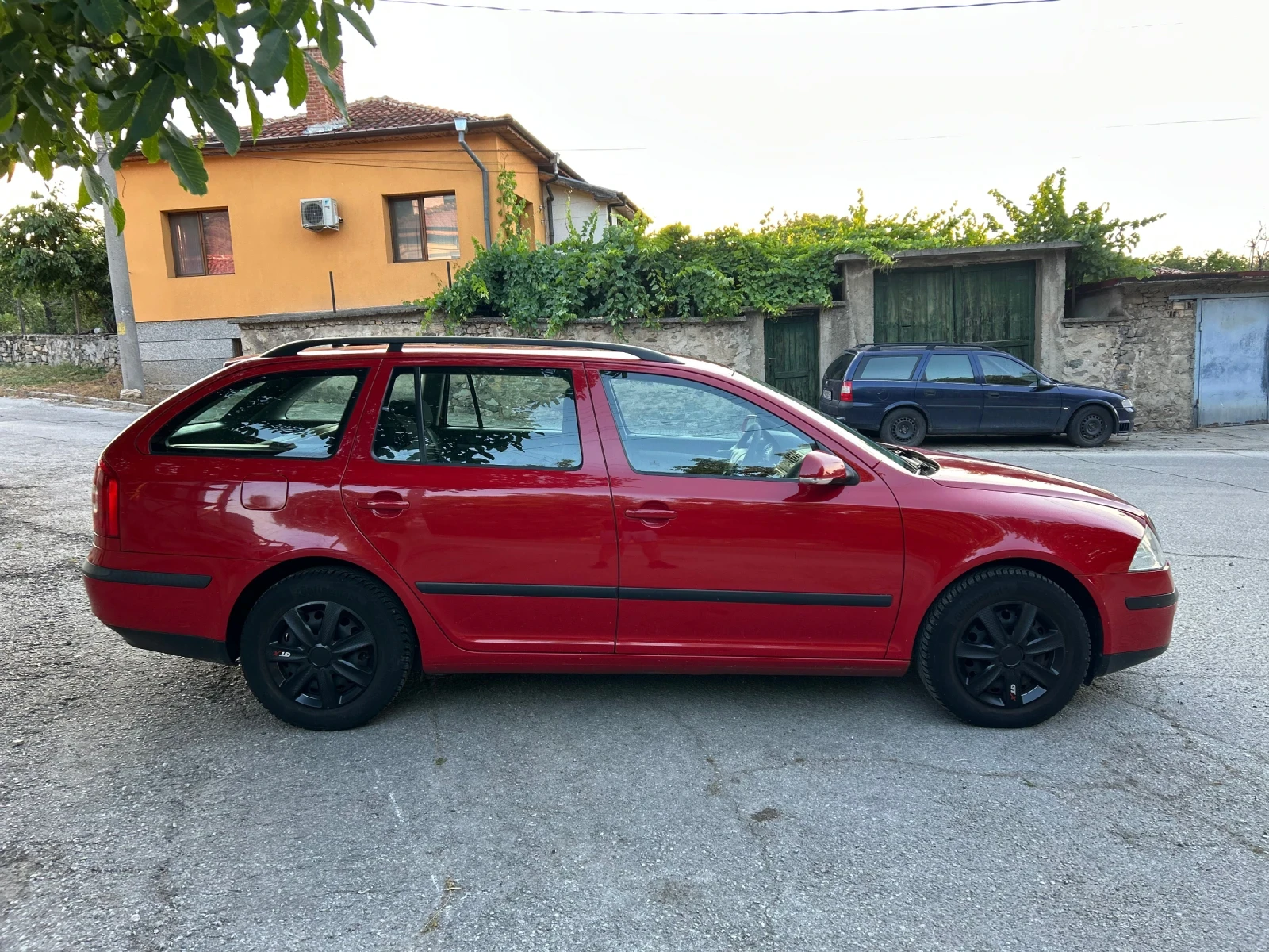 Skoda Octavia 1.6i 102к.с.* ТЕМПОМАТ* КЛИМАТИК* СЕРВИЗНА КНИЖКА*, снимка 4 - Автомобили и джипове - 55105509