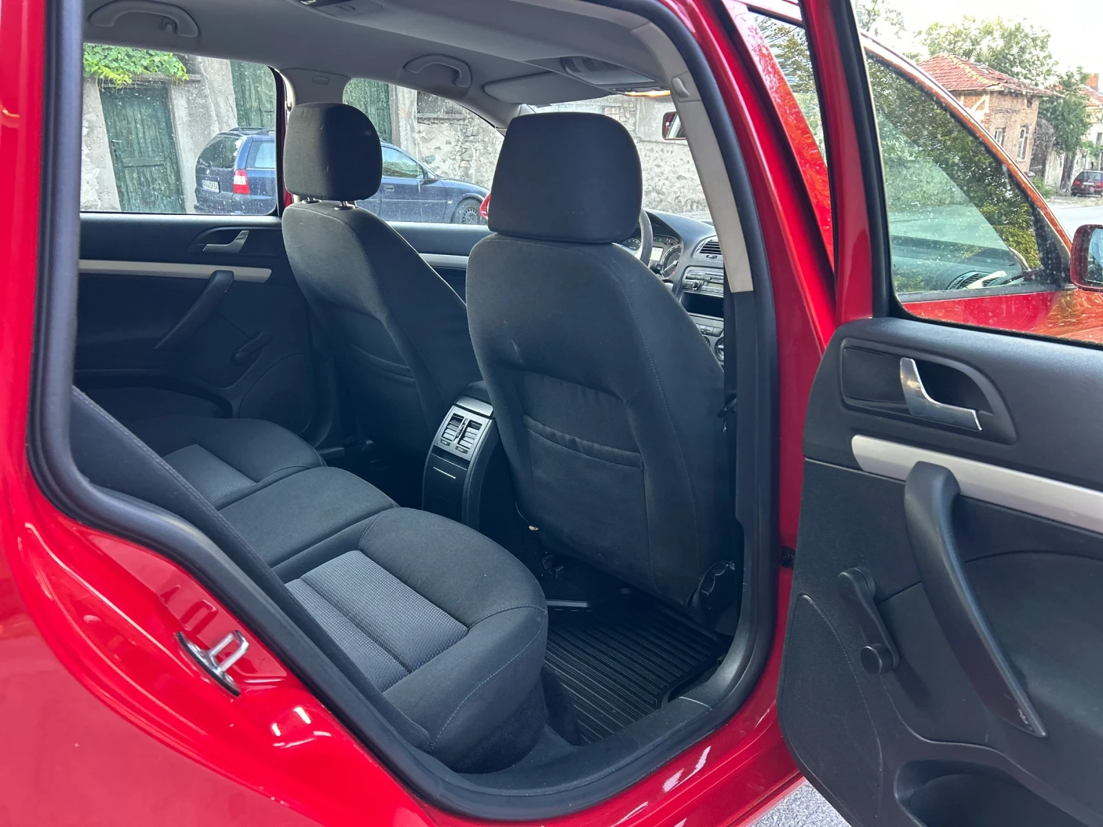 Skoda Octavia 1.6i 102к.с.* ТЕМПОМАТ* КЛИМАТИК* СЕРВИЗНА КНИЖКА*, снимка 9 - Автомобили и джипове - 55105509