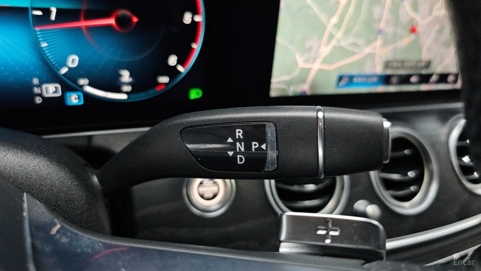 Mercedes-Benz E 220 4MATIC/AMG-LINE/360CAMERA/SUNROOF/BURMESTER, снимка 11 - Автомобили и джипове - 55421564