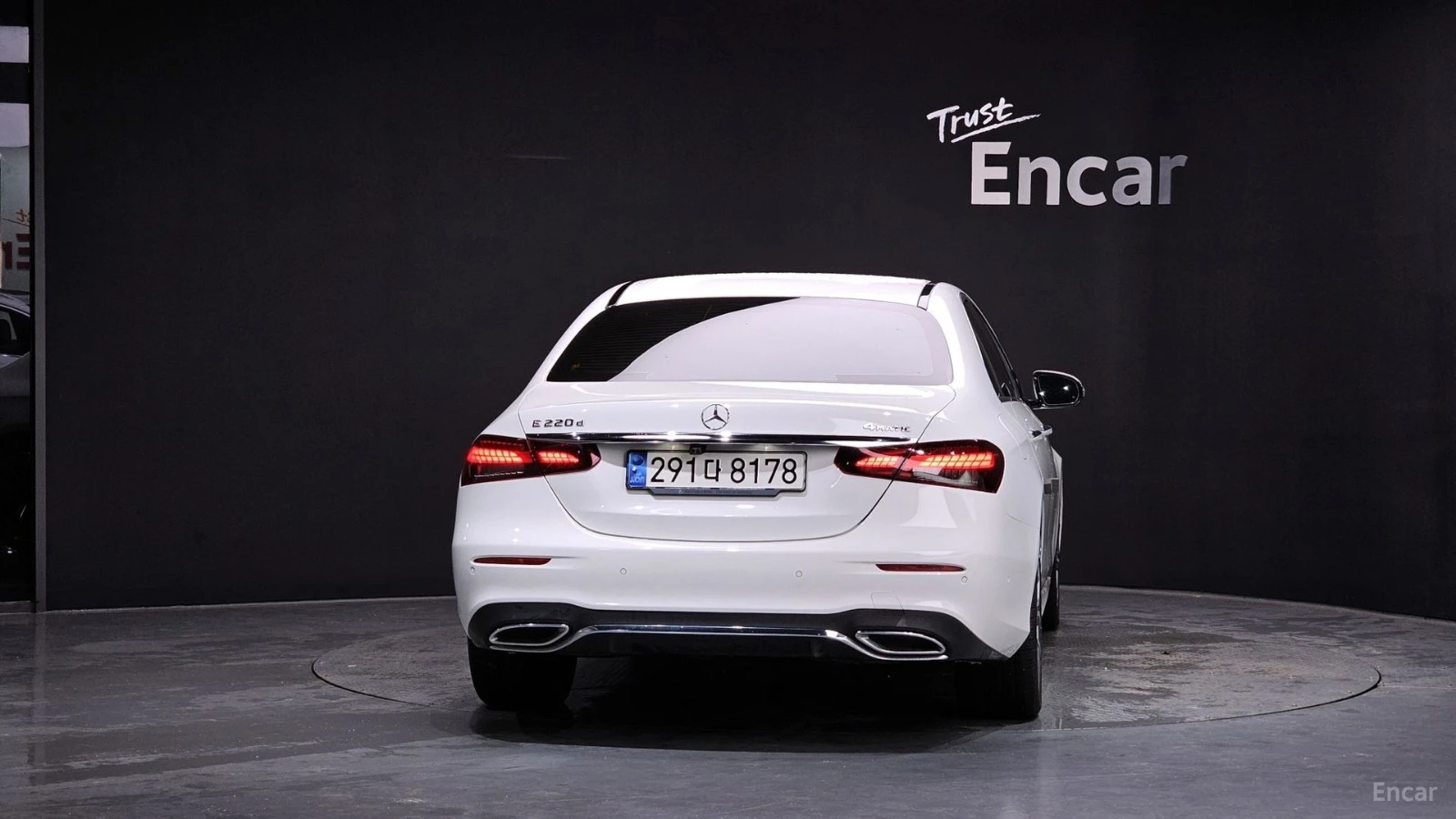 Mercedes-Benz E 220 4MATIC/AMG-LINE/360CAMERA/SUNROOF/BURMESTER, снимка 4 - Автомобили и джипове - 55421564