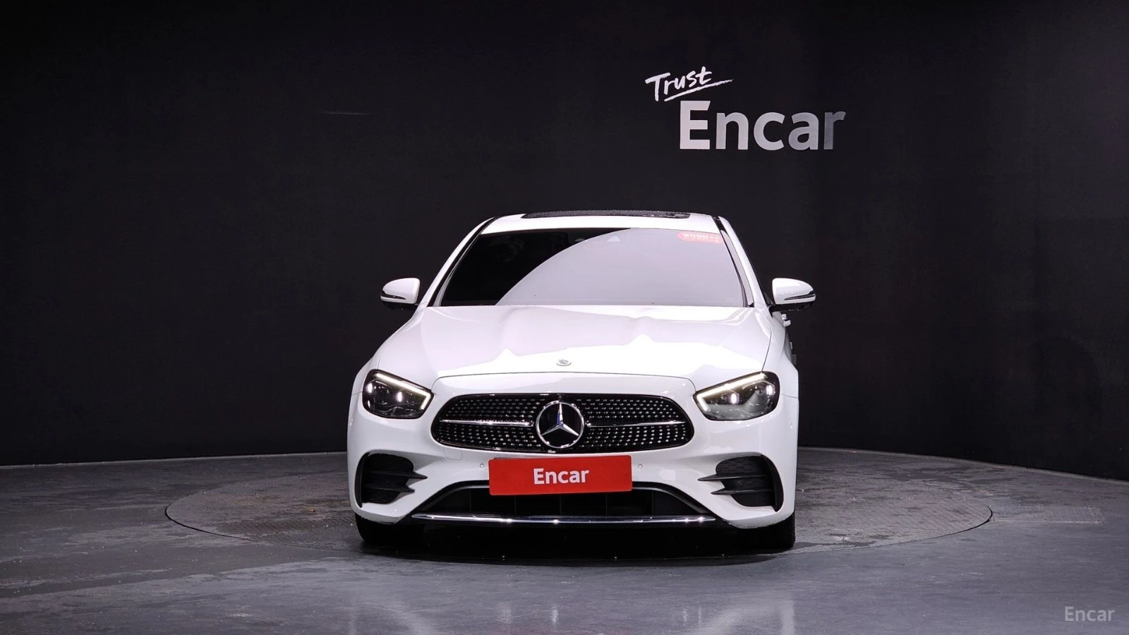 Mercedes-Benz E 220 4MATIC/AMG-LINE/360CAMERA/SUNROOF/BURMESTER, снимка 2 - Автомобили и джипове - 55421564