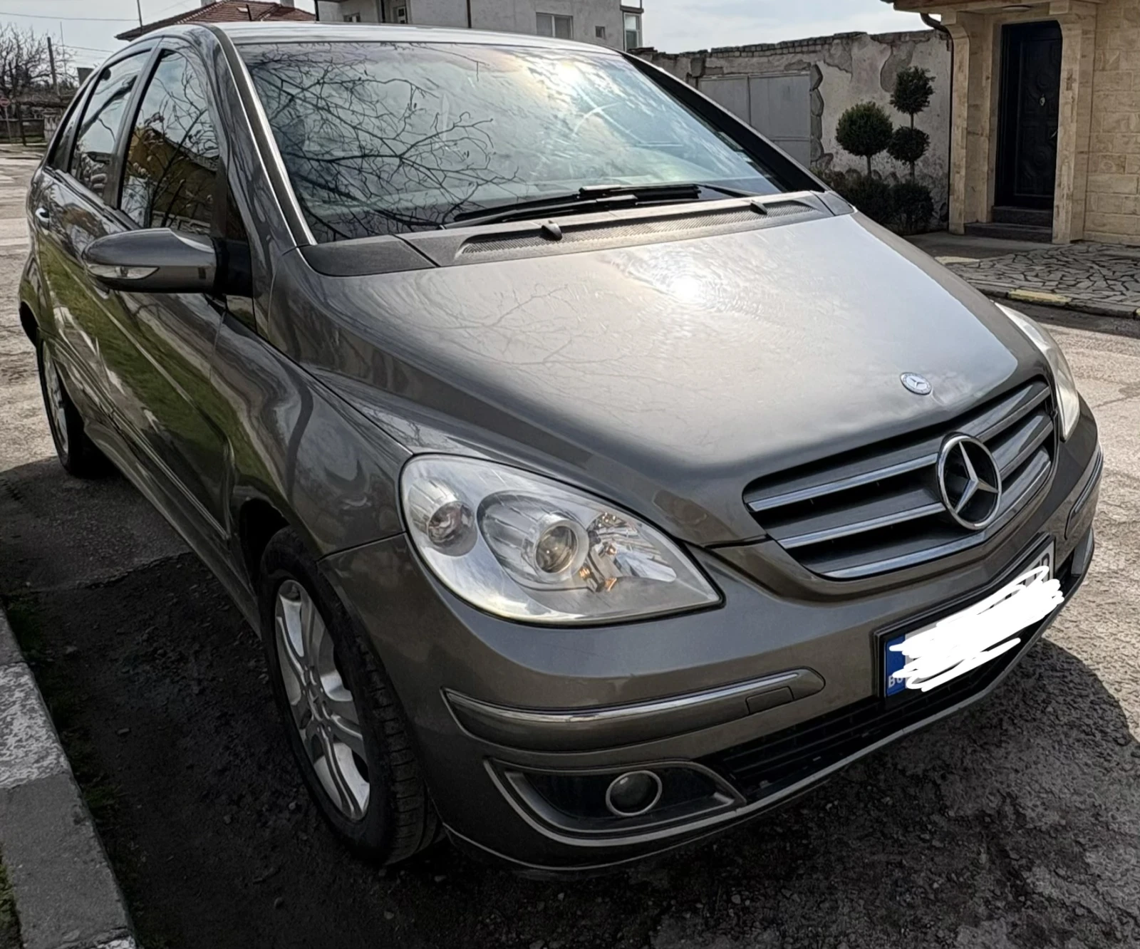 Mercedes-Benz B 180