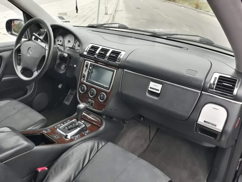 Mercedes-Benz ML 270, снимка 9 - Автомобили и джипове - 47171135