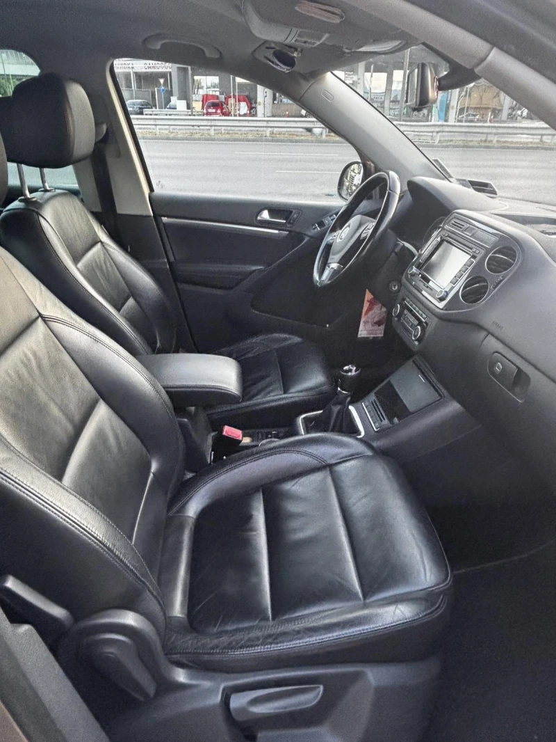 VW Tiguan 4x4, снимка 8 - Автомобили и джипове - 52645578