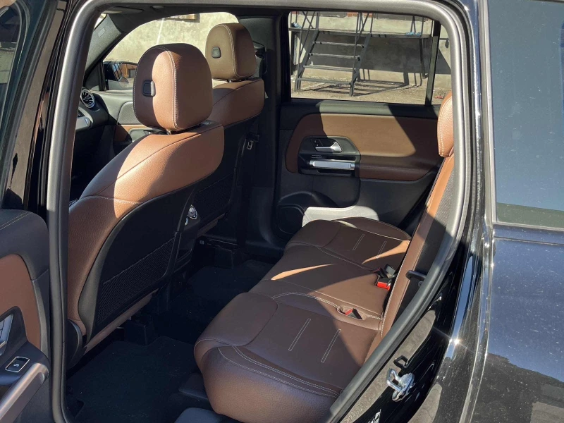 Mercedes-Benz GLB 35 AMG 4MATIC, снимка 8 - Автомобили и джипове - 52323702