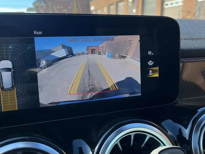 Mercedes-Benz GLB 35 AMG 4MATIC, снимка 9 - Автомобили и джипове - 52323702