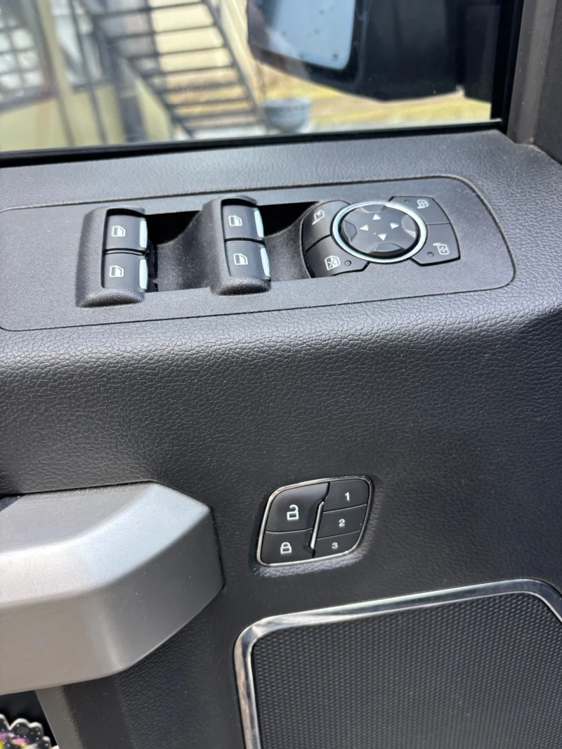 Ford F150 Lariat 5.0, снимка 14 - Автомобили и джипове - 53259191