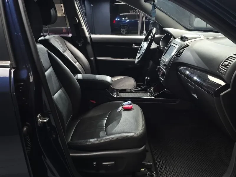 Kia Sorento 2.0 2WD, снимка 11 - Автомобили и джипове - 54264111