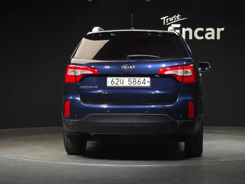 Kia Sorento 2.0 2WD, снимка 4 - Автомобили и джипове - 54264111