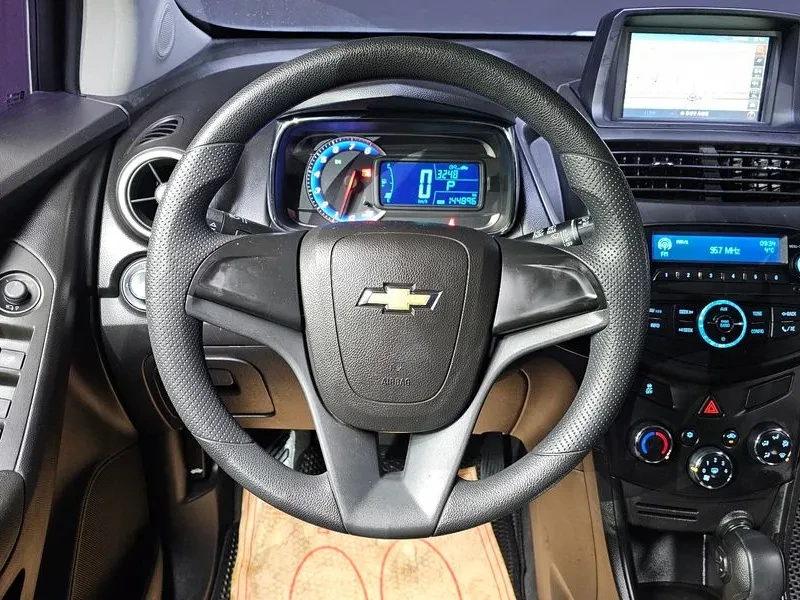 Chevrolet Trax 1.4, снимка 15 - Автомобили и джипове - 54330262