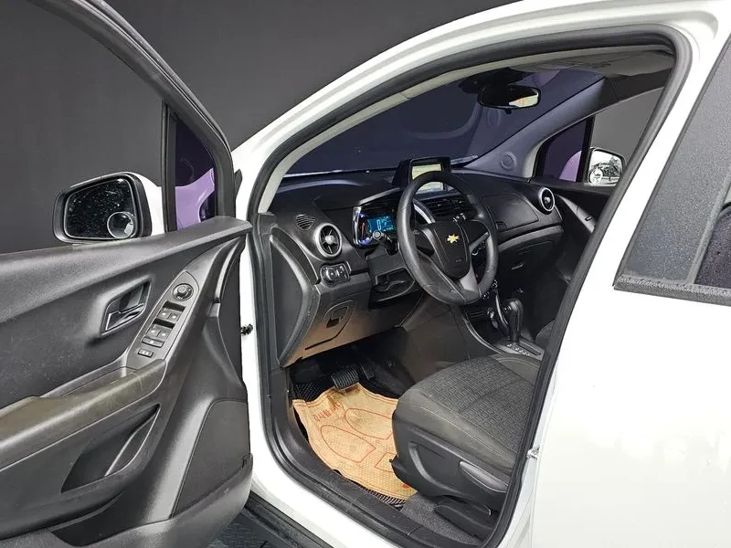 Chevrolet Trax 1.4, снимка 10 - Автомобили и джипове - 54330262