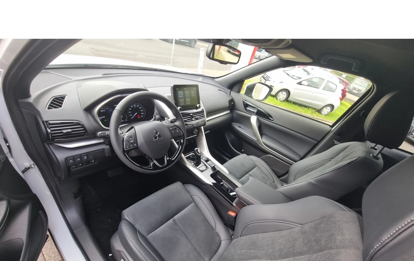 Mitsubishi Eclipse Cross 2.4PHEV/188HP/PLUS/4X4/CAM/NAVI/LED/ACC/524v - изображение 10