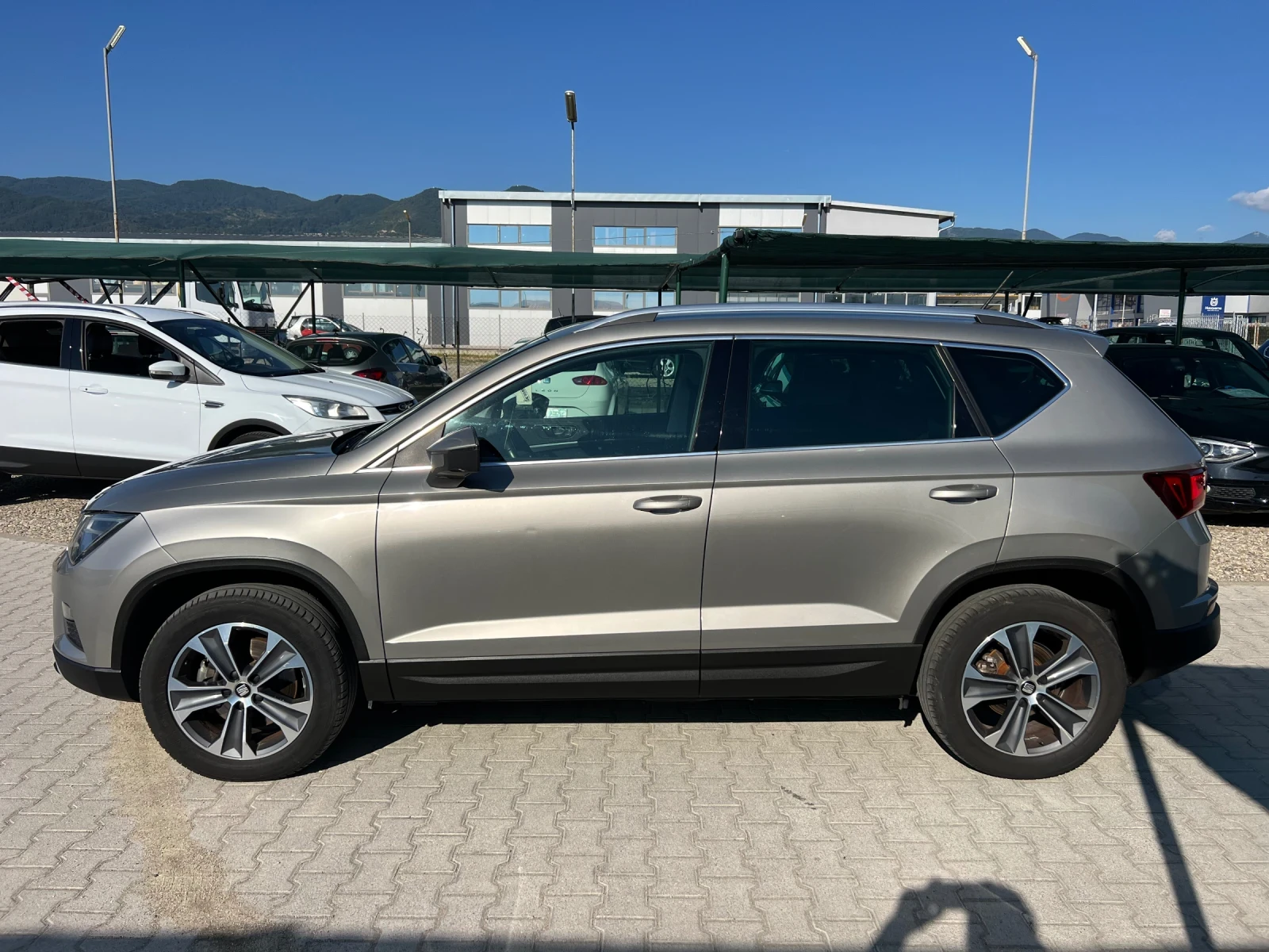 Seat Ateca 2.0TDi-150k.c.4x4 NAVi Камера Лизинг - изображение 4