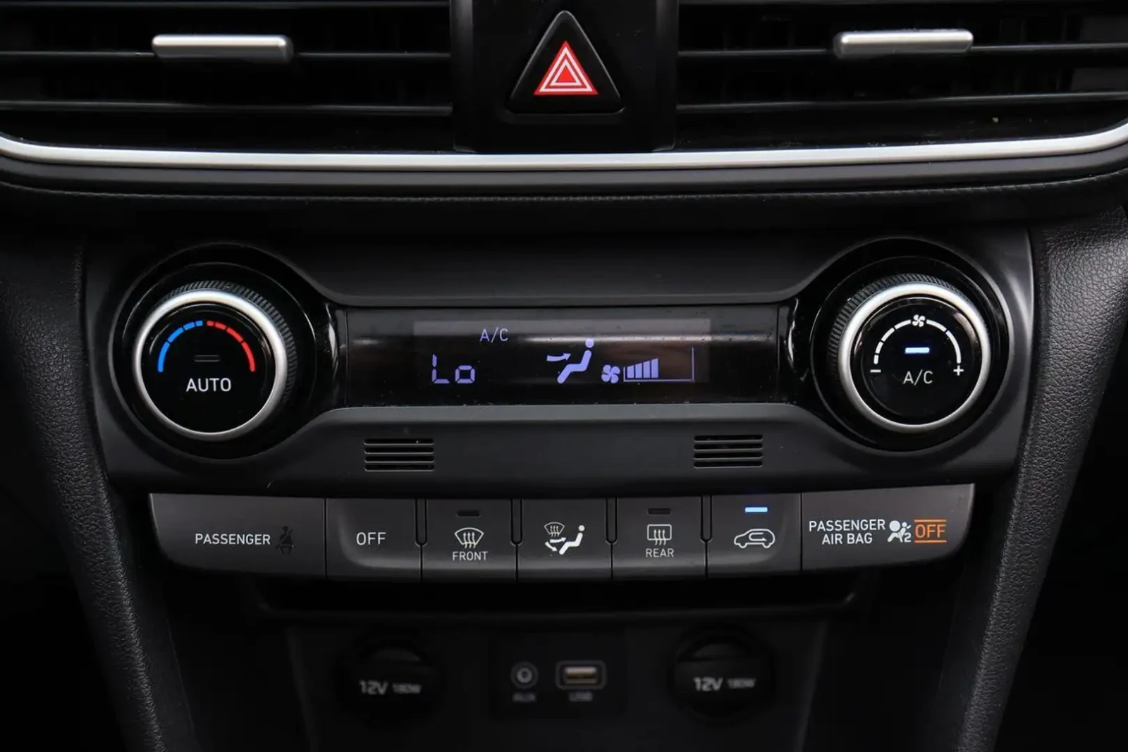 Hyundai Kona Luxury | AWD | Leather | Roof | CarPlay | BSM | LA, снимка 12 - Автомобили и джипове - 54473697