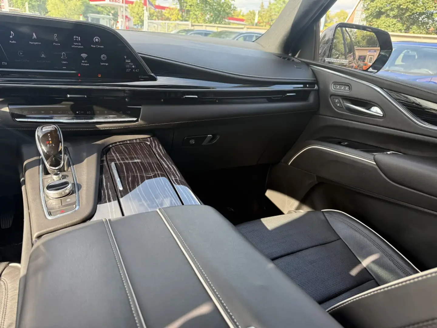 Cadillac Escalade Sport 4x4 checks every box - 6, снимка 14 - Автомобили и джипове - 54837685