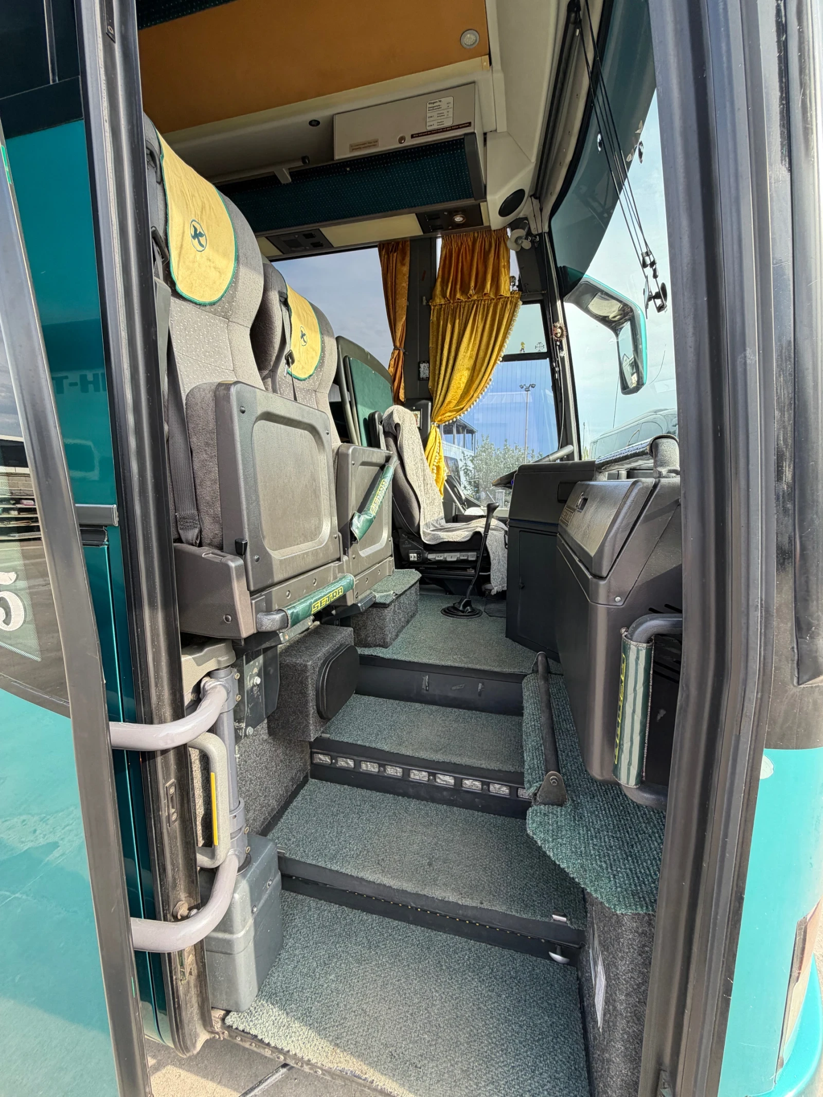 Setra S 315 GTHD 6ск ръчка топ!! , снимка 8 - Бусове и автобуси - 54378046