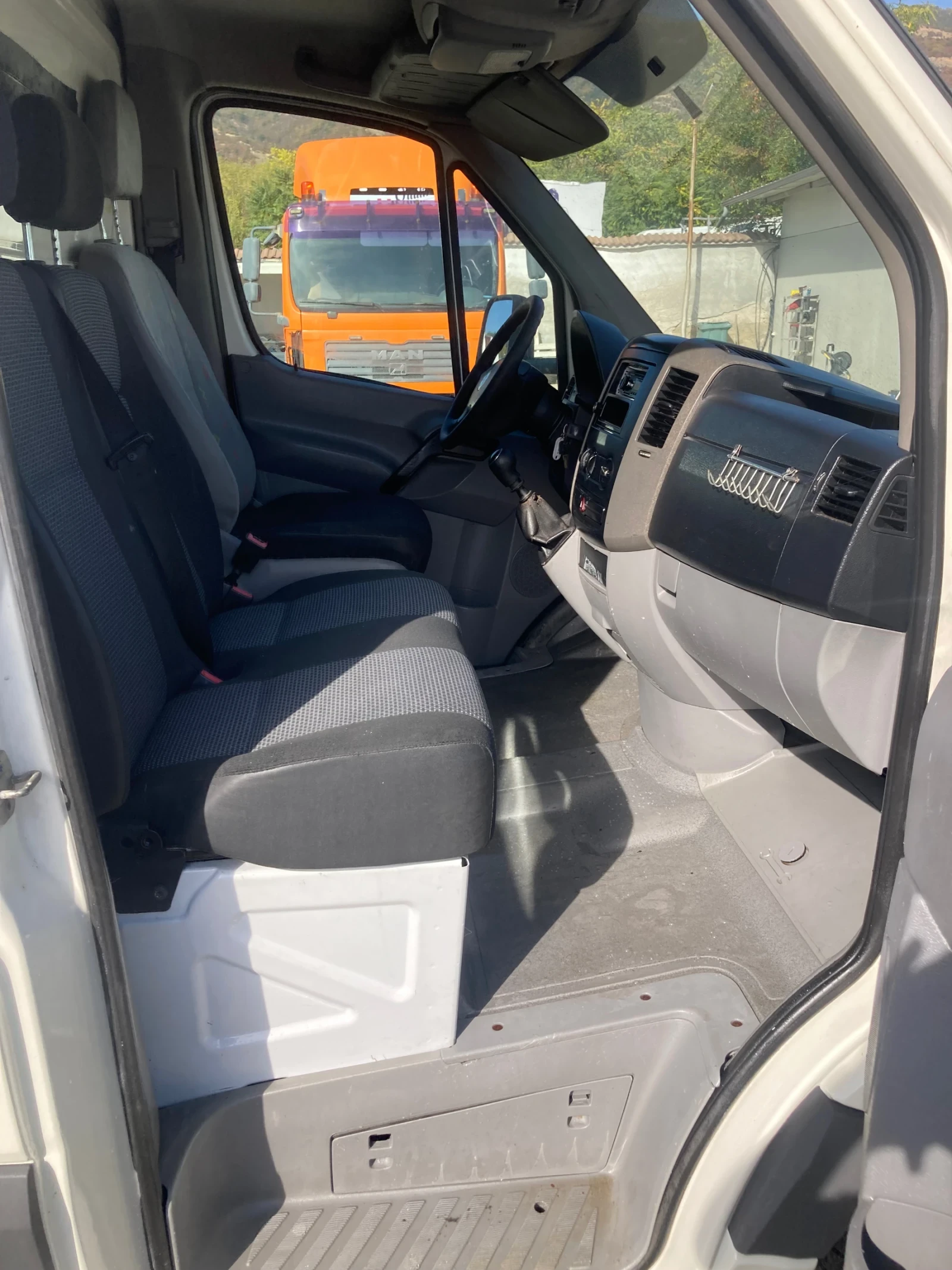 VW Crafter, снимка 9 - Бусове и автобуси - 56413004