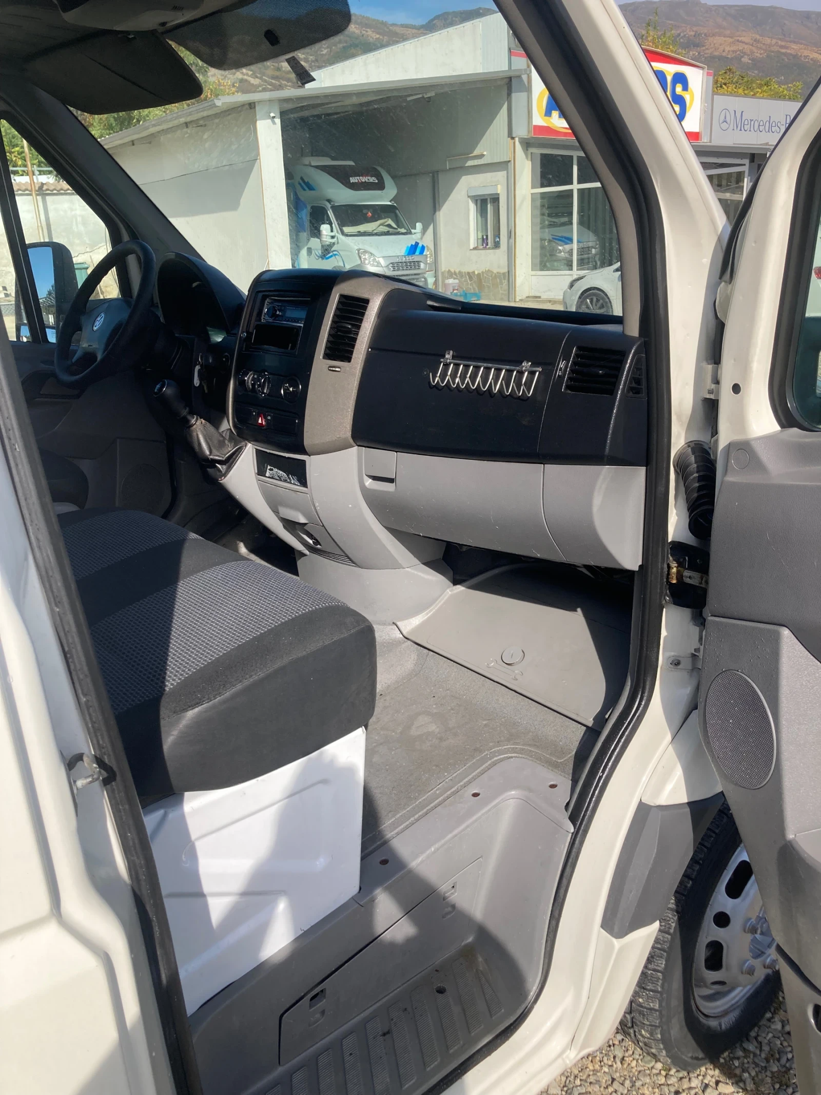 VW Crafter, снимка 8 - Бусове и автобуси - 56413004