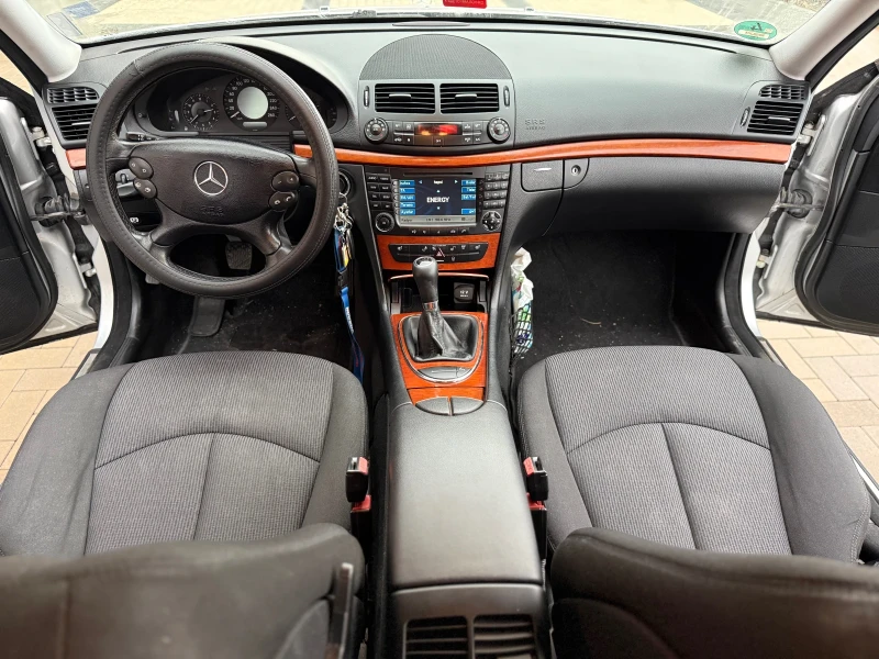 Mercedes-Benz E 220, снимка 9 - Автомобили и джипове - 52666230