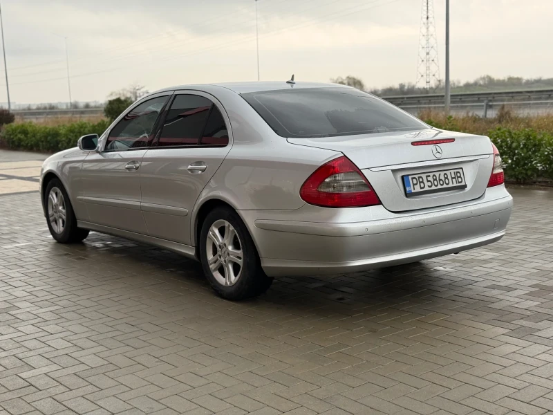 Mercedes-Benz E 220, снимка 5 - Автомобили и джипове - 52666230