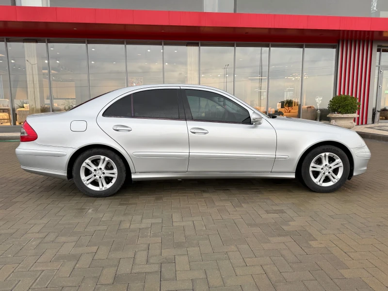 Mercedes-Benz E 220, снимка 6 - Автомобили и джипове - 52666230