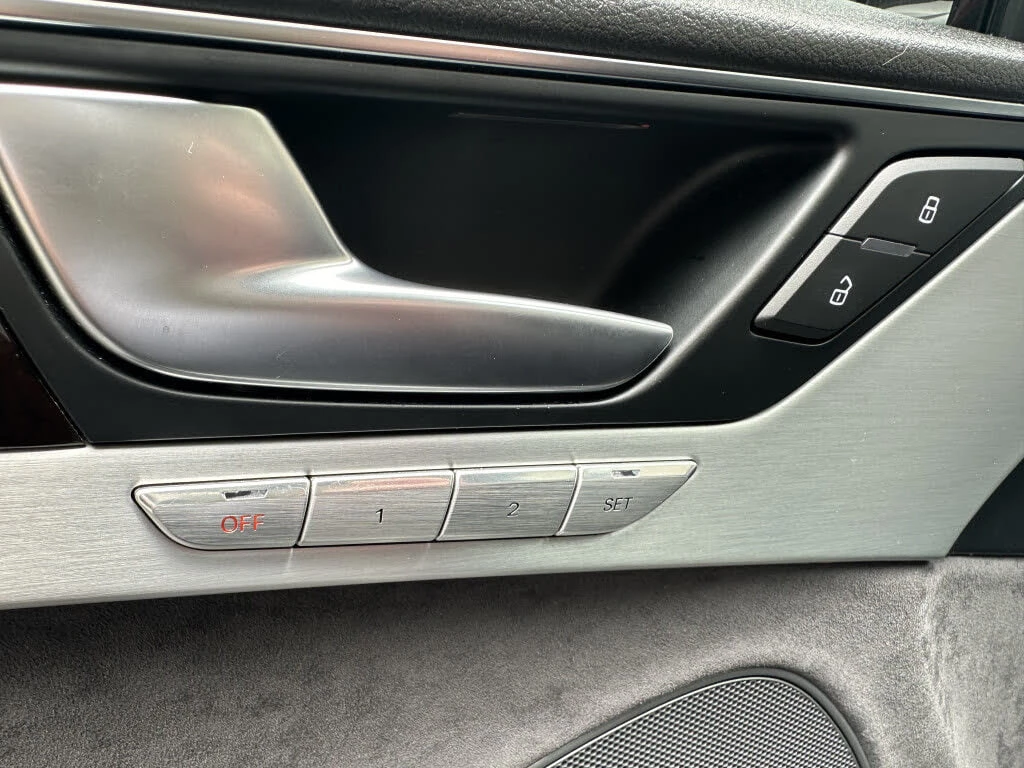 Audi A8 *  *    *   *  | Mobile.bg   15