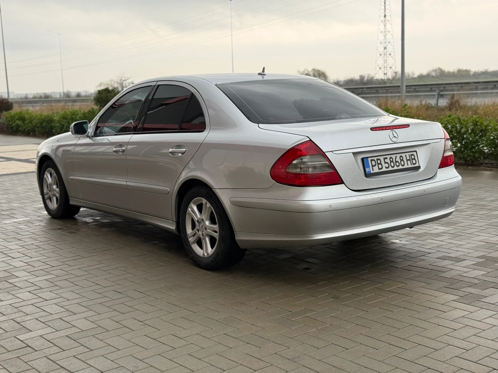 Mercedes-Benz E 220  - изображение 5