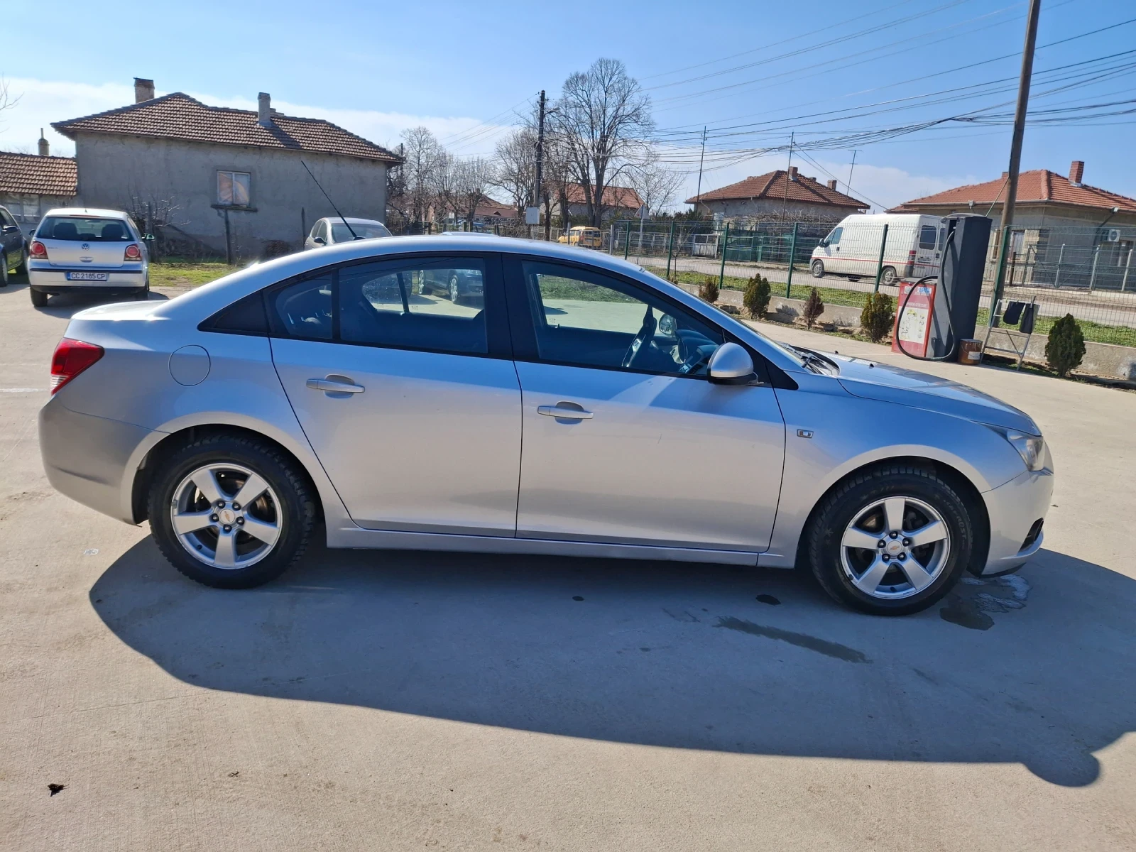 Chevrolet Cruze 1.6 2010 Gaz/Benzin, снимка 3 - Автомобили и джипове - 53737784