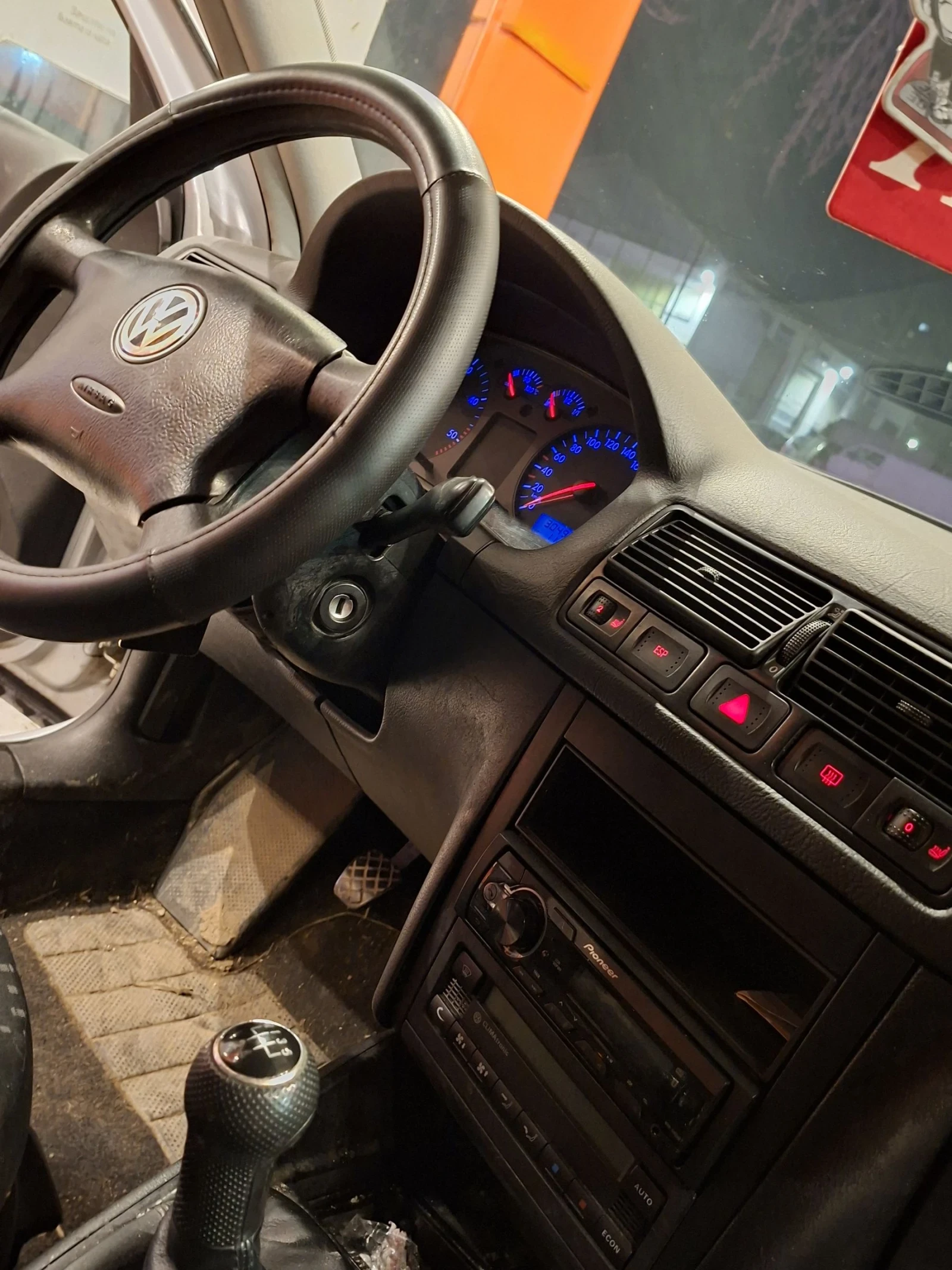 VW Golf 1.9 tdi, снимка 10 - Автомобили и джипове - 53847229