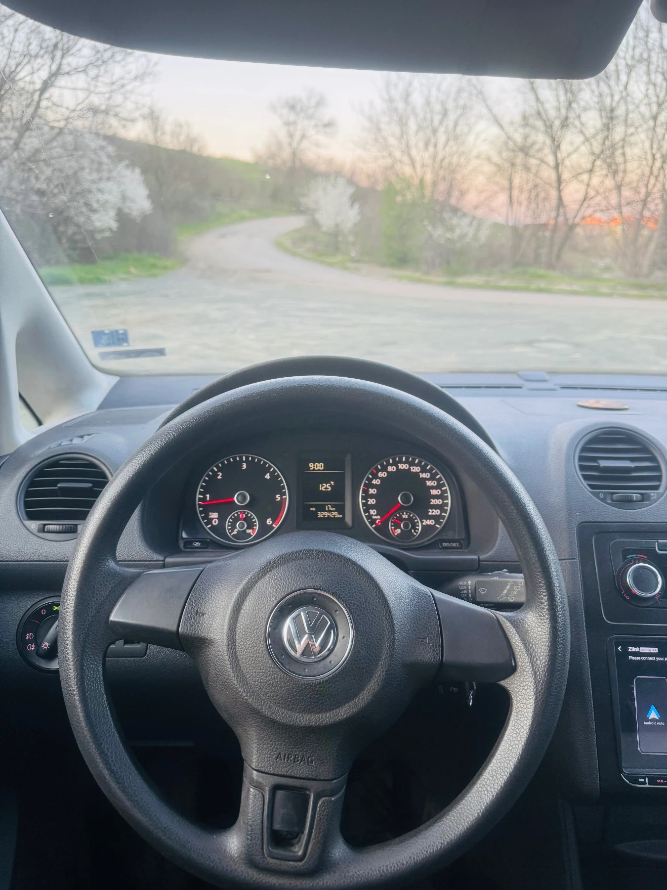 VW Caddy, снимка 8 - Автомобили и джипове - 54100613