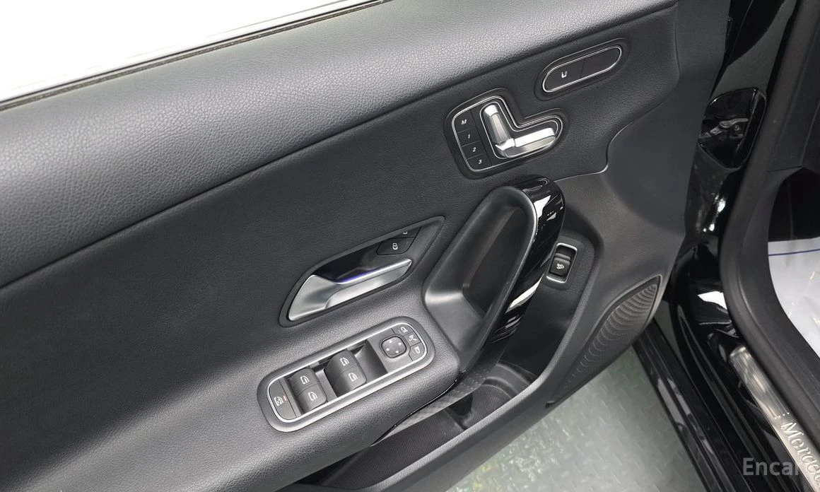 Mercedes-Benz A 250, снимка 13 - Автомобили и джипове - 54285321