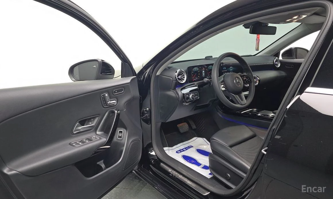 Mercedes-Benz A 250, снимка 10 - Автомобили и джипове - 54285321