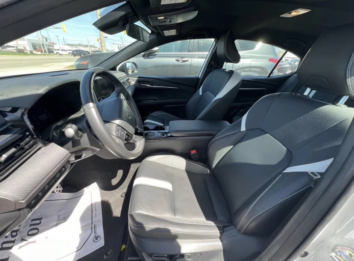 Toyota Camry HYBRID SE * ЧЕРЕН САЛОН * БЕЗ ИНЦИДЕНТИ * , снимка 4 - Автомобили и джипове - 54573662