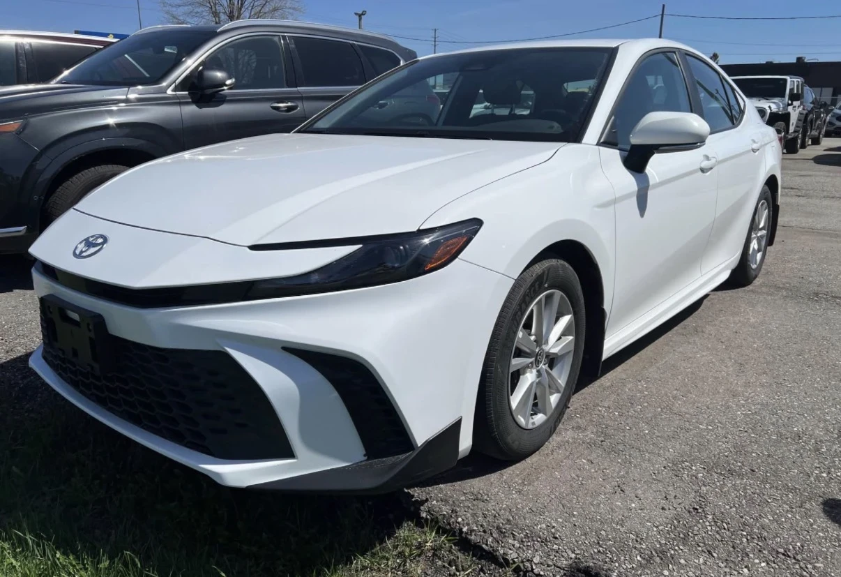 Toyota Camry HYBRID SE * ЧЕРЕН САЛОН * БЕЗ ИНЦИДЕНТИ * , снимка 2 - Автомобили и джипове - 54573662
