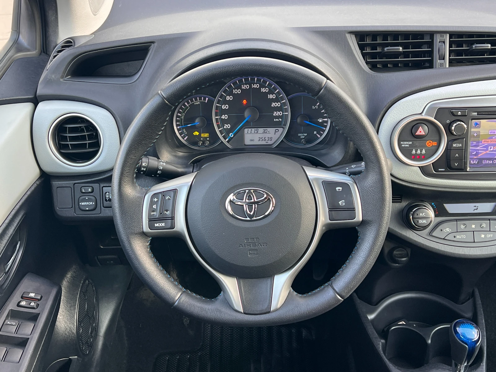 Toyota Yaris 35000km 35000km 35000km, снимка 8 - Автомобили и джипове - 55067738