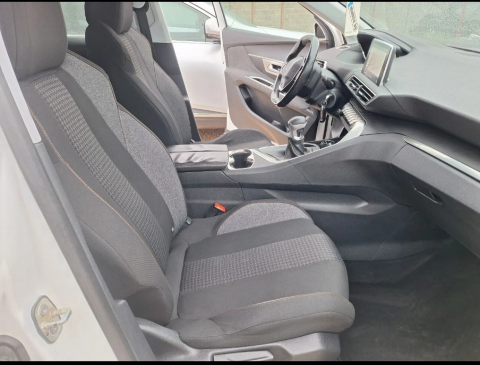 Peugeot 3008 1.6hdi* Навигация/Кросуей/Лед/6ск* , снимка 12 - Автомобили и джипове - 55189654