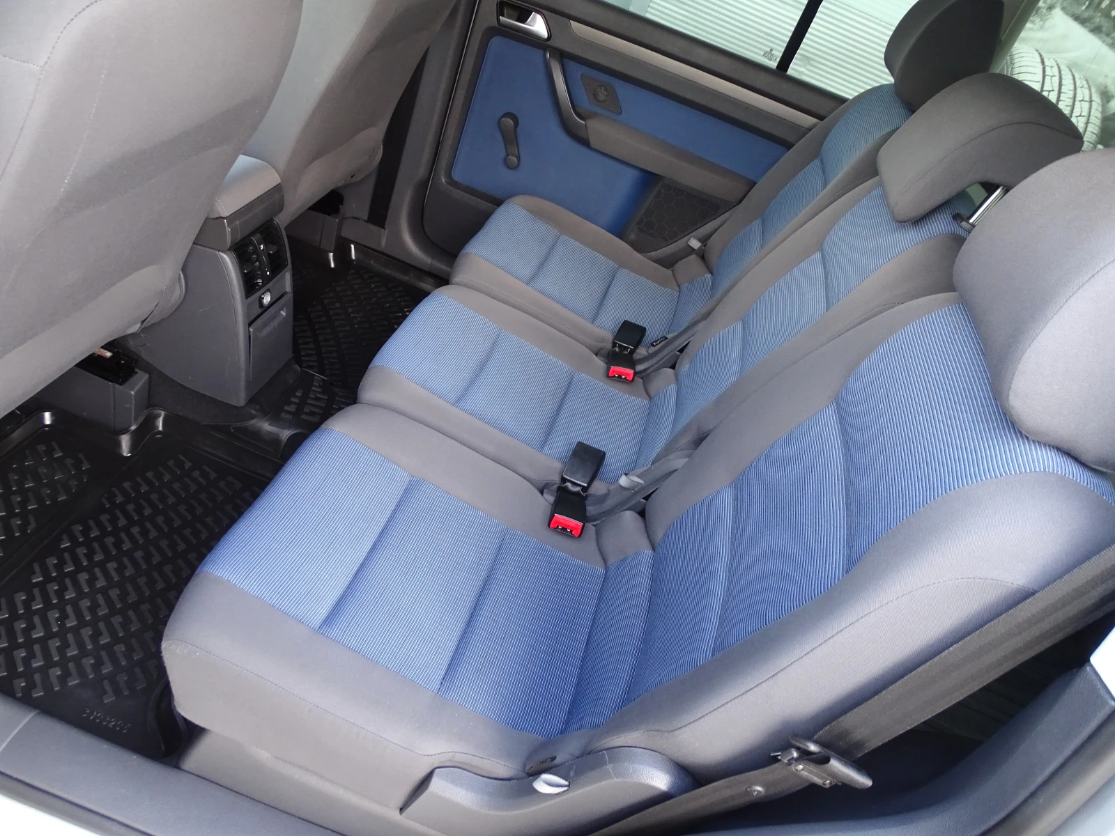 VW Touran 1.9TDI_105Коня_Обслужвана_* , снимка 12 - Автомобили и джипове - 55198899