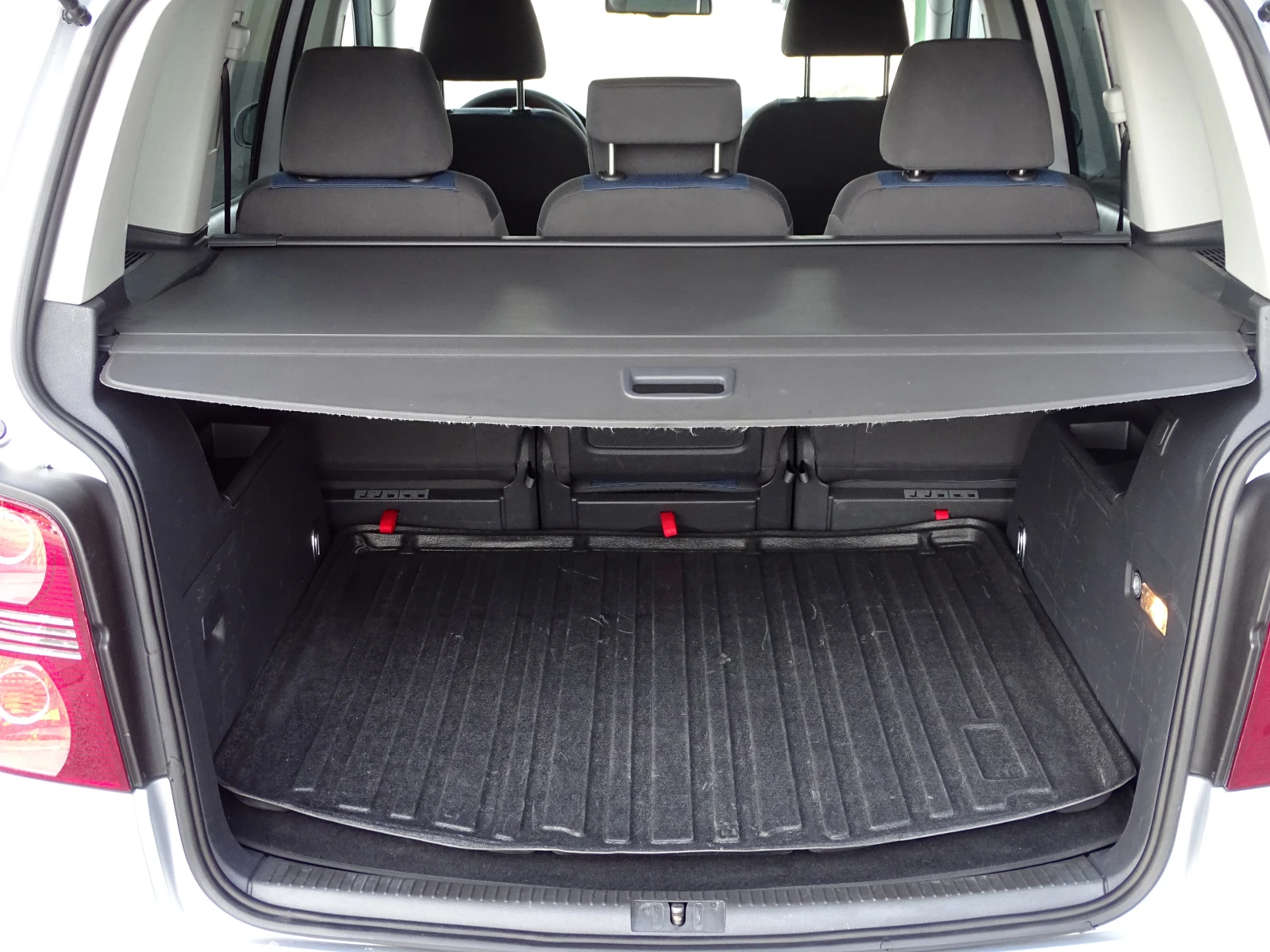 VW Touran 1.9TDI_105Коня_Обслужвана_* , снимка 15 - Автомобили и джипове - 55198899
