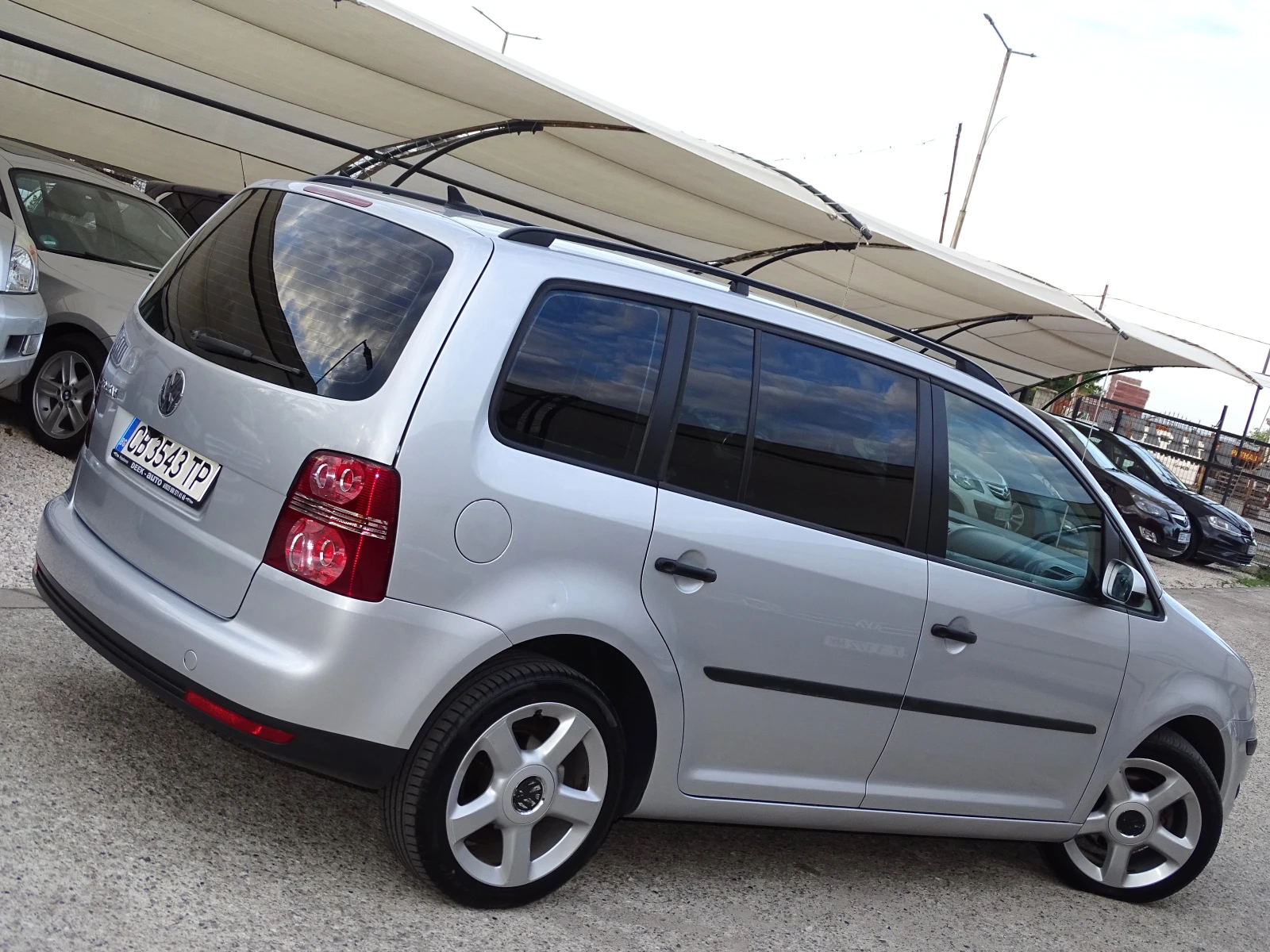 VW Touran 1.9TDI_105Коня_Обслужвана_* , снимка 8 - Автомобили и джипове - 55198899