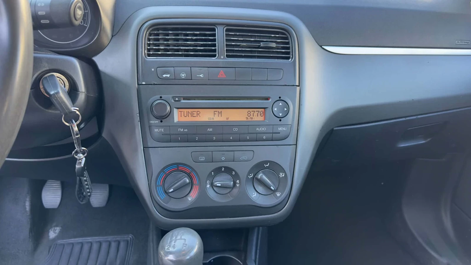 Fiat Punto 1.4i КЛИМАТИК , снимка 12 - Автомобили и джипове - 55971900