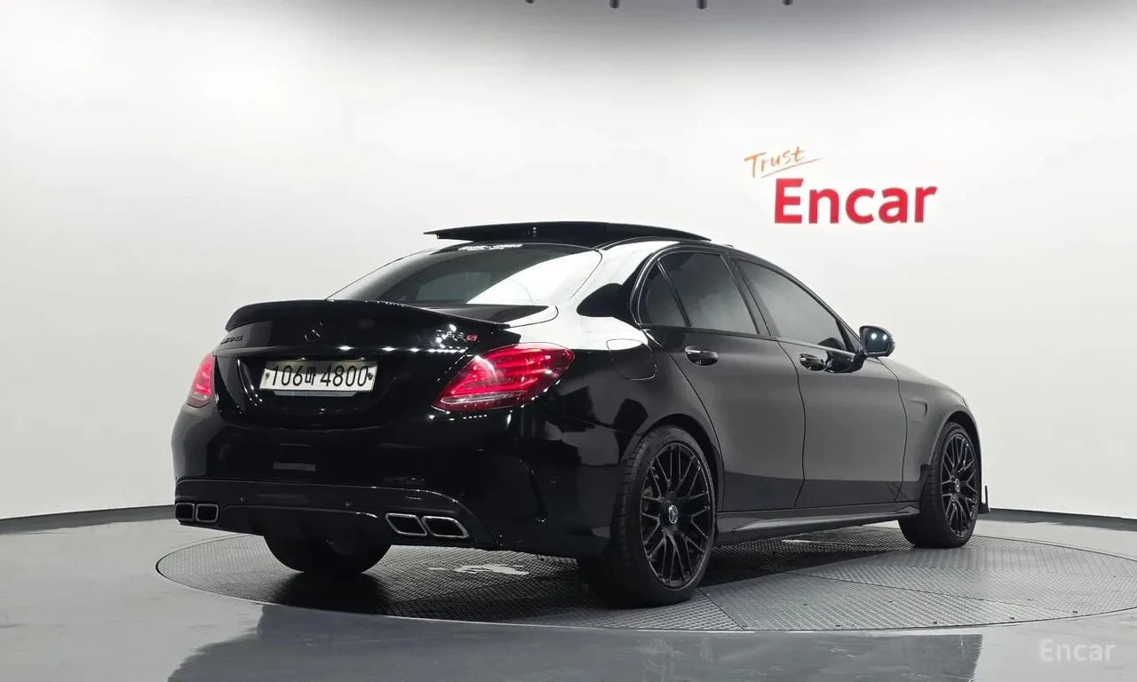Mercedes-Benz C 63 AMG HEAD UP/BURMASTER/BUCKET/360 КАМ/ПОДГРЕВ, снимка 2 - Автомобили и джипове - 56002131